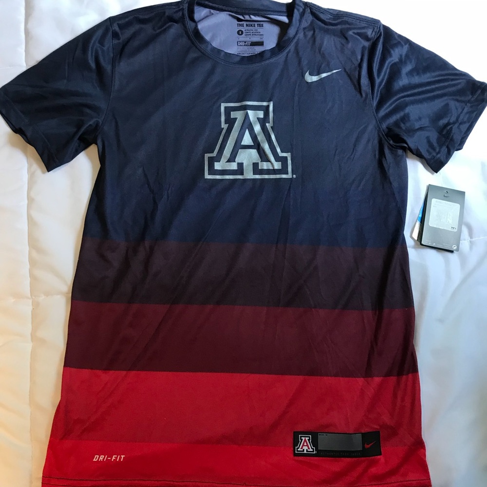 NWT Nike dryfit Arizona tee.